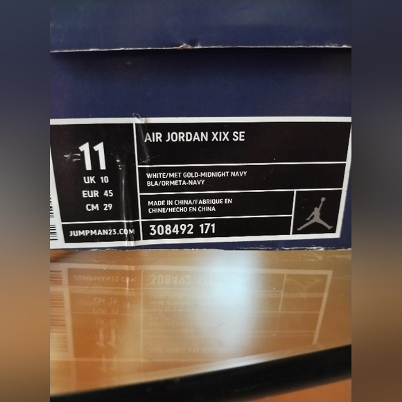 Air Jordan XIX SE - Picture 2 of 14